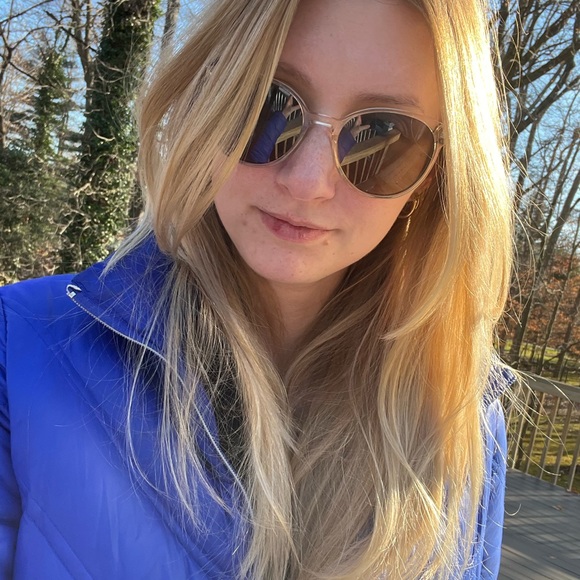 Meet your Posher, Erica - Picture 1 of 1